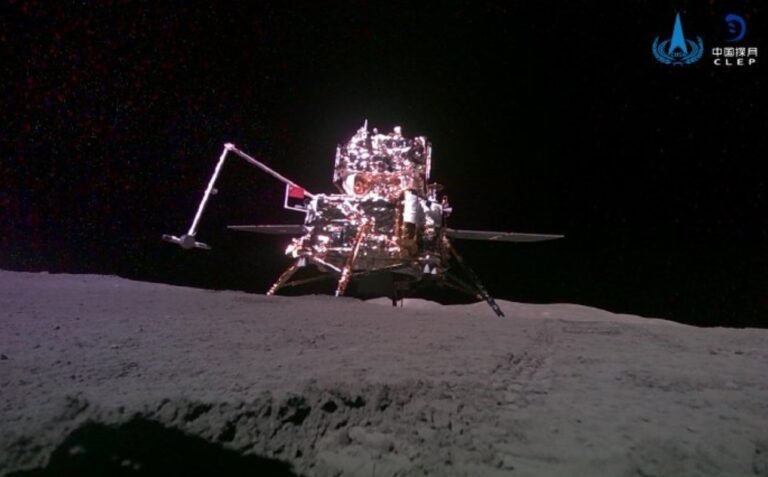 Chang'e-6 heads for Earth with the first samples of the