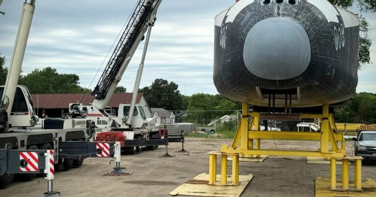 Spaceship replica touches down in St. Cloud